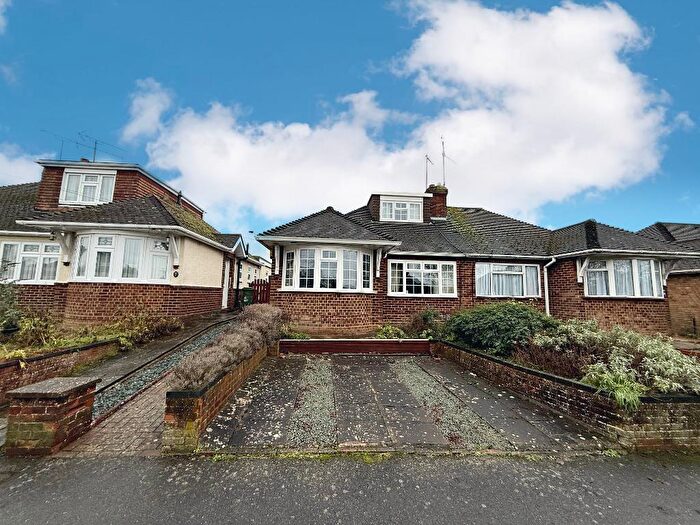 3 Bedroom Bungalow For Sale In Derwent Avenue, Warden Hills, Luton, Bedfordshire, LU3