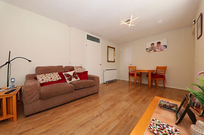 1 Bedroom Flat For Sale In Cherwell Close, Croxley Green, WD3