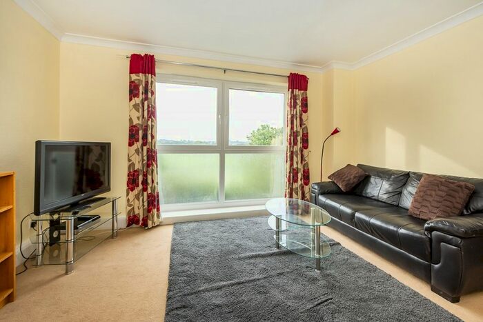 2 Bedroom Flat To Rent In Perivale Lane, Perivale, Greenford, UB6