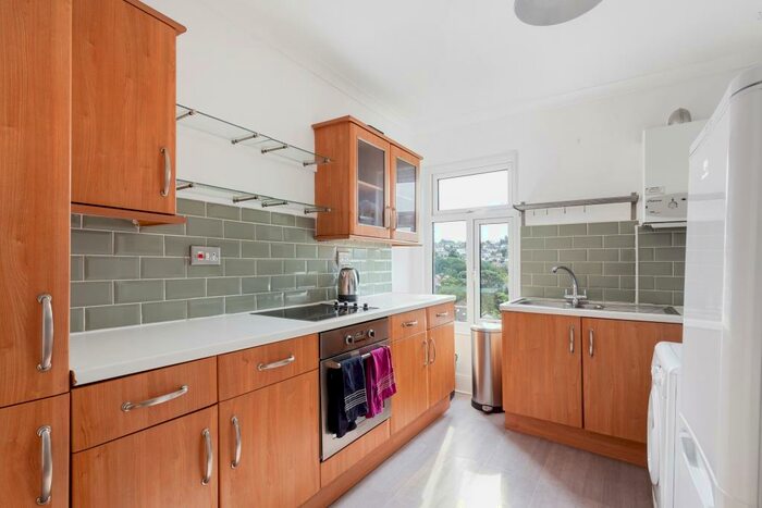 2 Bedroom Flat To Rent In Overhill Road, SE22