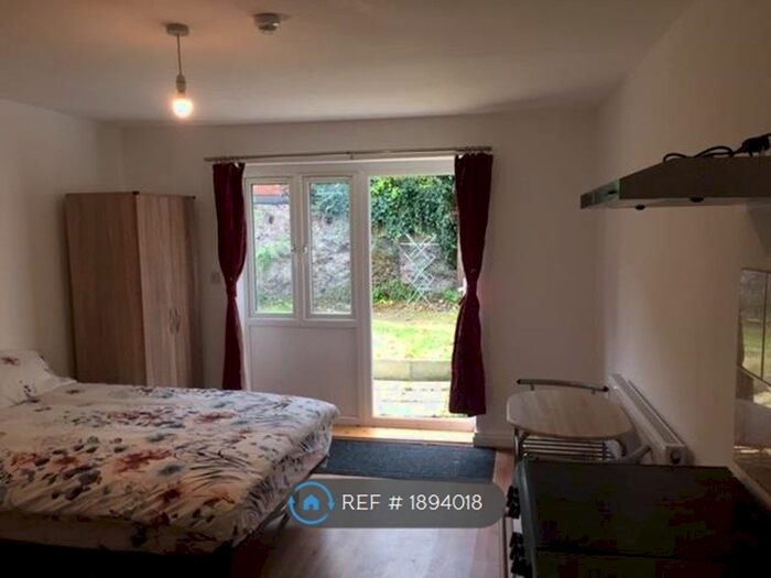 Studio To Rent In Mount Pleasant Road, London, N17