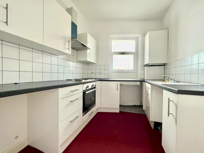 3 Bedroom Flat To Rent In High Street, Ramsgate, CT11