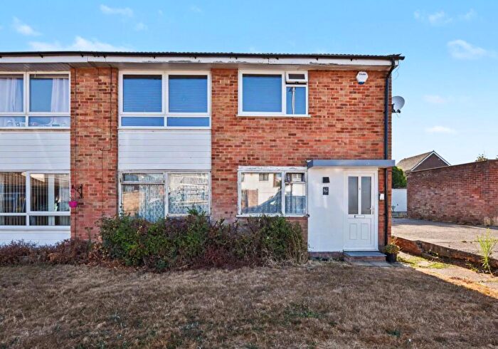 2 Bedroom Flat For Sale In Nelson Gardens, Braintree, Essex, CM7