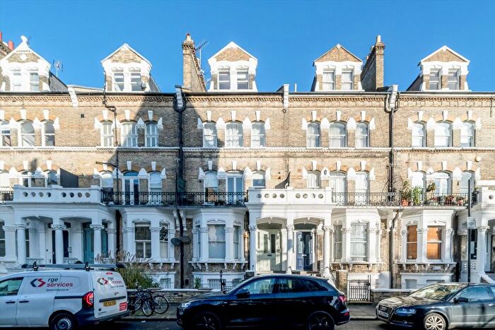 Studio To Rent In Gunterstone Road, West Kensington, W14