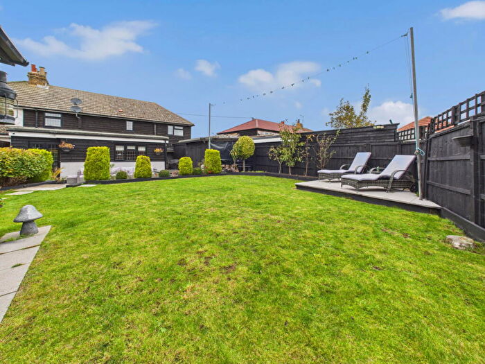 4 Bedroom Semi-Detached House For Sale In The Willows, Isle Of Grain, ME3