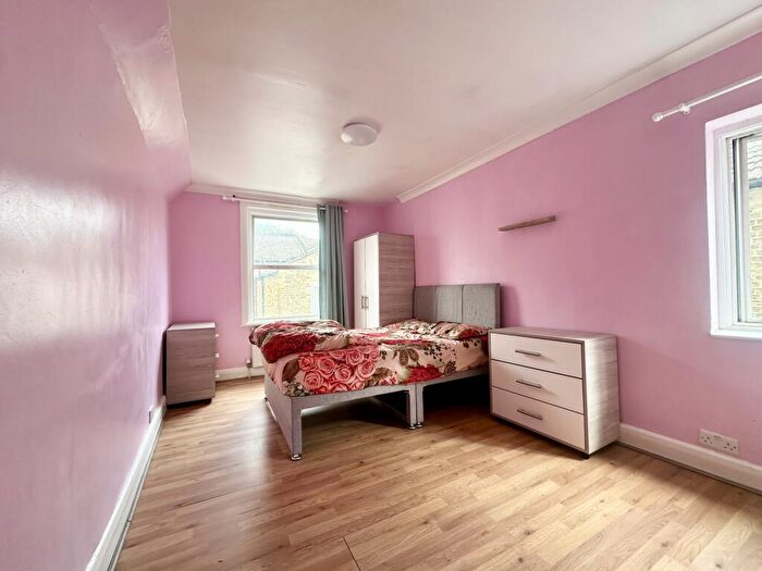 5 Bedroom House To Rent In Medlar Street, Camberwell, SE5