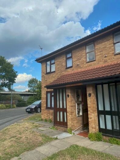 1 Bedroom Flat To Rent In Shafter Road, Dagenaham, RM10