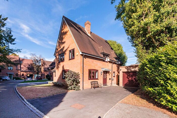 3 Bedroom Detached House For Sale In Bishop Court, Maidenhead, SL6