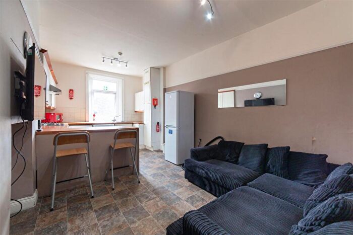 5 Bedroom Maisonette To Rent In £pppw - Mistletoe Rd, Jesmond, NE2