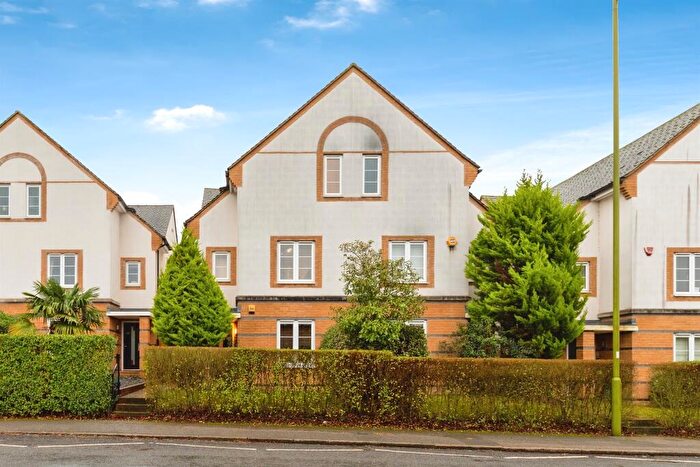 4 Bedroom Semi-Detached House For Sale In Ware Road, Hertford, SG13