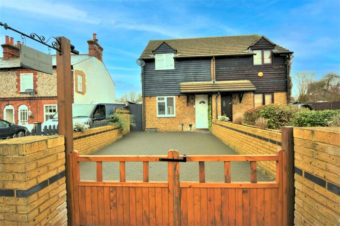 2 Bedroom Semi-Detached House To Rent In Frank Lunnon Close, Bourne End, SL8