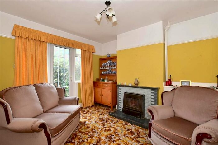 3 Bedroom Semi-Detached House For Sale In Maidstone Road, Headcorn, Ashford, Kent, TN27