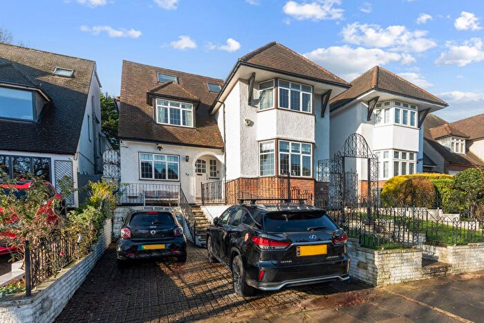 6 Bedroom Detached House To Rent In Wykeham Road, Hendon, London, NW4