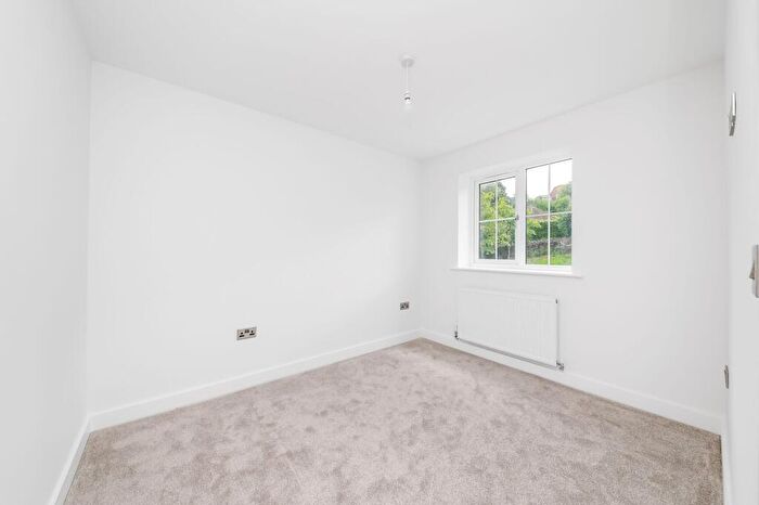 3 Bedroom Semi-Detached House For Sale In Woodland Court, Holmfirth, HD9