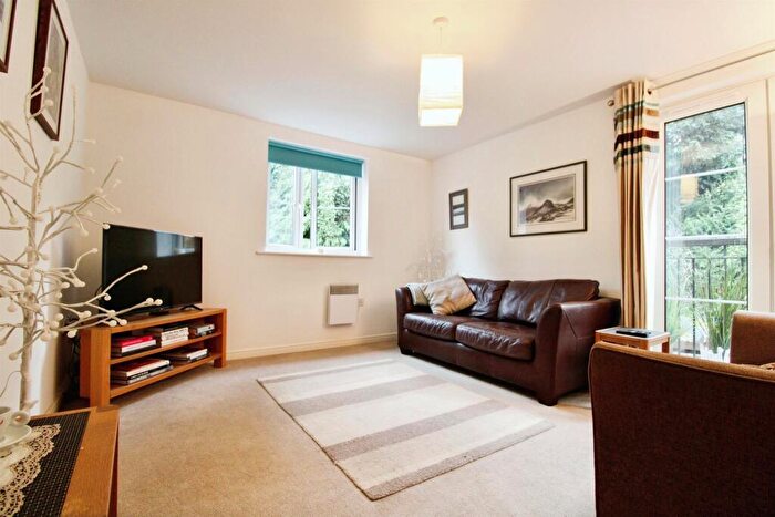 2 Bedroom Flat For Sale In Whitworth Square, Whitchurch, Cardiff, CF14
