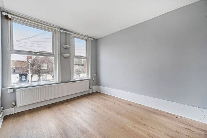 2 Bedroom Maisonette To Rent In Sydenham Road, Croydon, CR0