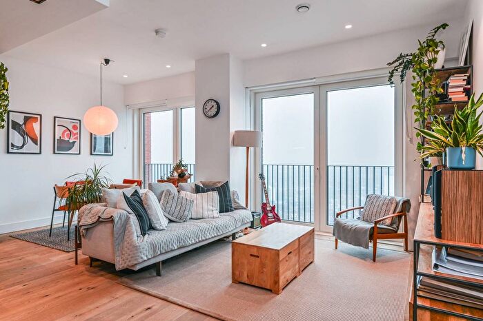 2 Bedroom Flat For Sale In Keybridge Tower, Exchange Gardens, Vauxhall, London, SW8