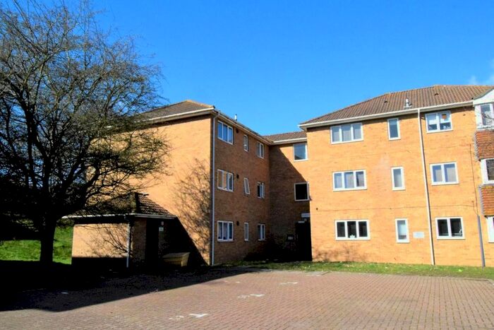 2 Bedroom Flat To Rent In Bond Road, Rainham, Gillingham, ME8