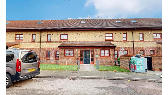 1 Bedroom Flat For Sale In Colchester Road, Walthamstow, London, E17
