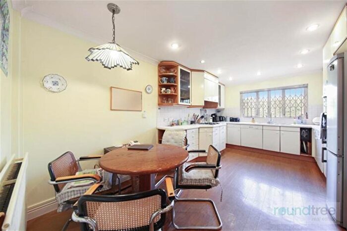 3 Bedroom End Of Terrace House For Sale In Dorchester Terrace, Holders Hill Crescent, NW4