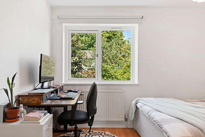 2 Bedroom Flat To Rent In Canonbury Crescent, Canonbury, N1
