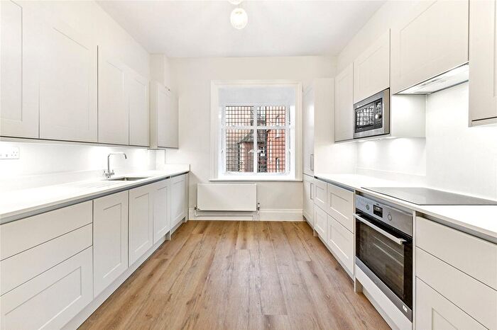 3 Bedroom Flat To Rent In Holland Park Road, London, W14