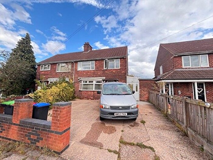 3 Bedroom Semi-Detached House To Rent In Cedar Close, Sutton-In-Ashfield, NG17