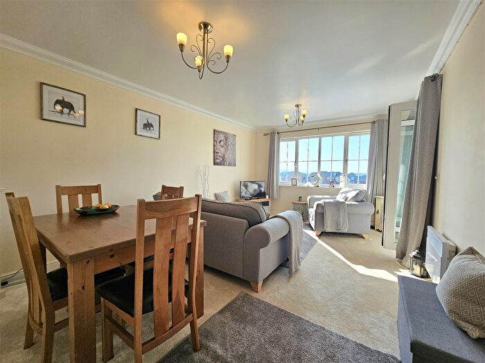 2 Bedroom Flat For Sale In Golden Gate Way, Eastbourne, BN23