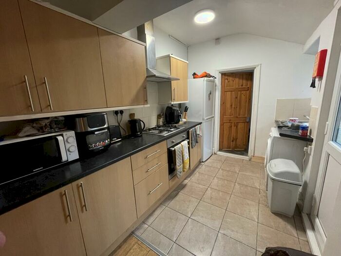 3 Bedroom Terraced House To Rent In Gaunt St // Bed // July, LN5
