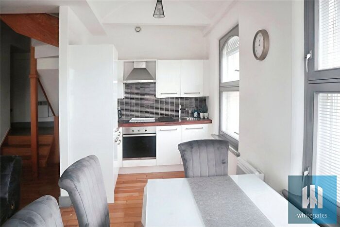 2 Bedroom Flat To Rent In Britannia Buildings, St Peters Street, Huddersfield, HD1