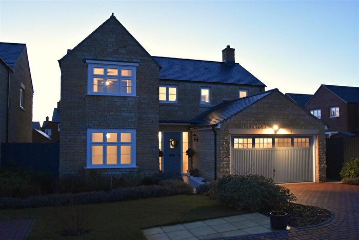 4 Bedroom Detached House For Sale In Ringlet Close, Ambrosden, Bicester, OX25