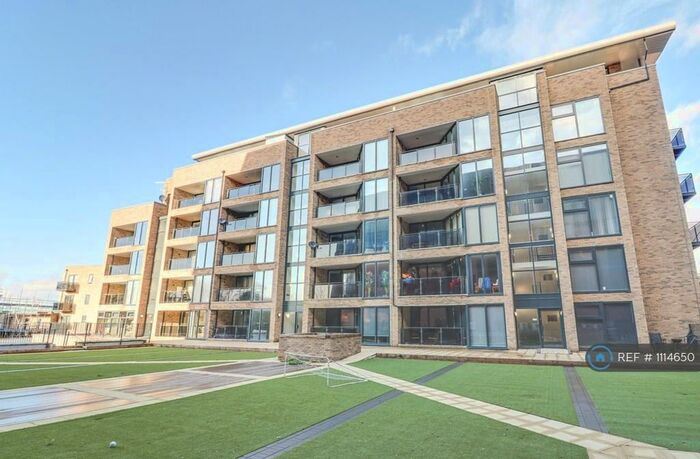2 Bedroom Flat To Rent In Pullman Square, Grays, RM17