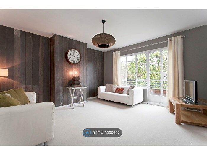 3 Bedroom Flat To Rent In London, London, SW11