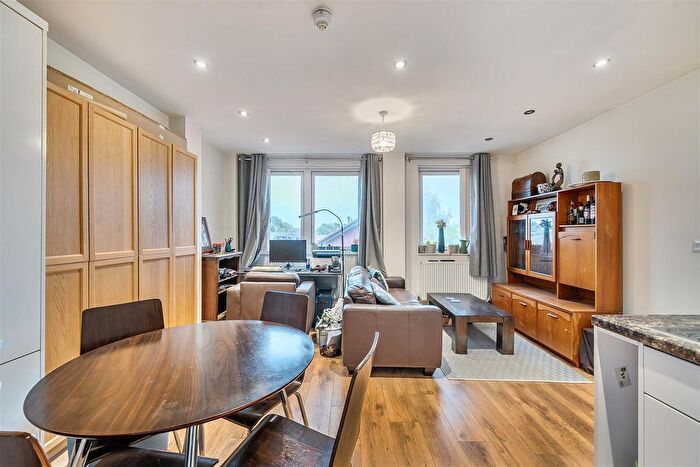 1 Bedroom Flat For Sale In Crimson Court, Uxbridge Road, Hillingdon, UB10