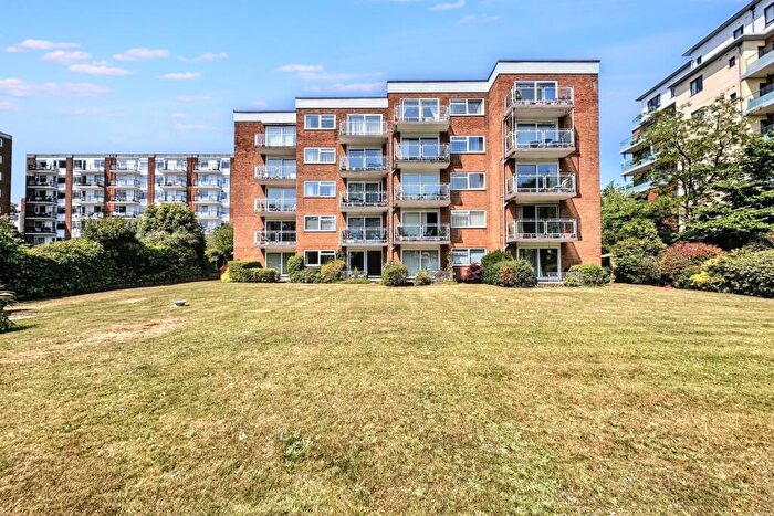 2 Bedroom Flat For Sale In Poole Park, BH15
