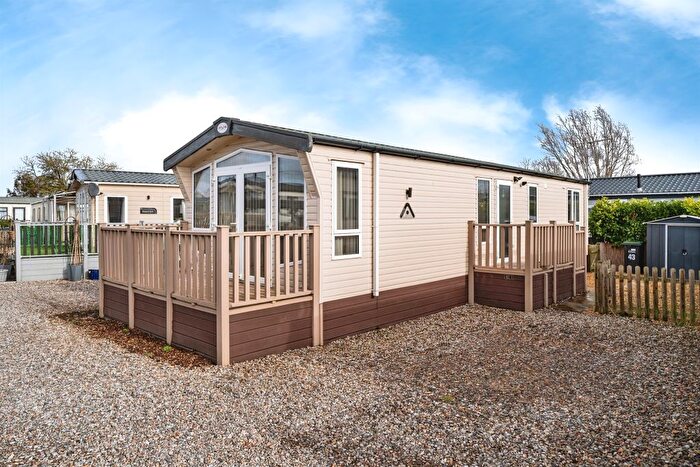 2 Bedroom Mobile/park Home For Sale In New River Bank, Littleport, Ely, CB7