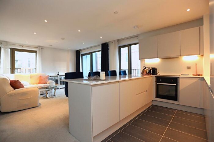 2 Bedroom Apartment To Rent In Local Crescent, Hulme Street, M5