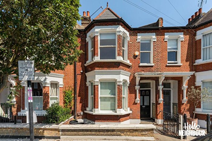 3 Bedroom Apartment To Rent In Tregarvon Road, London, SW11