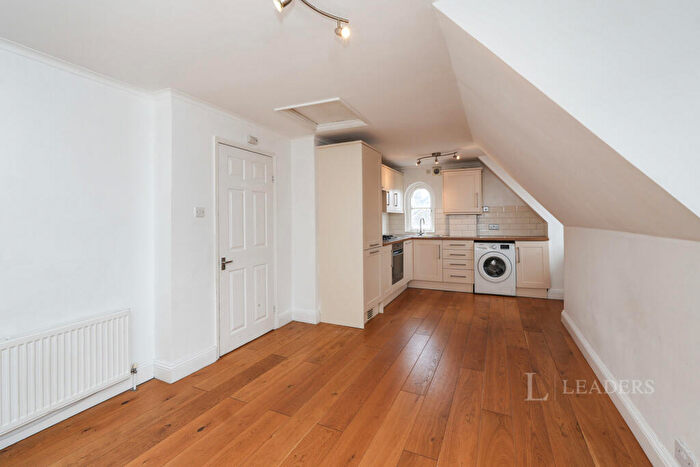 2 Bedroom Flat To Rent In College Road, Bromley, BR1