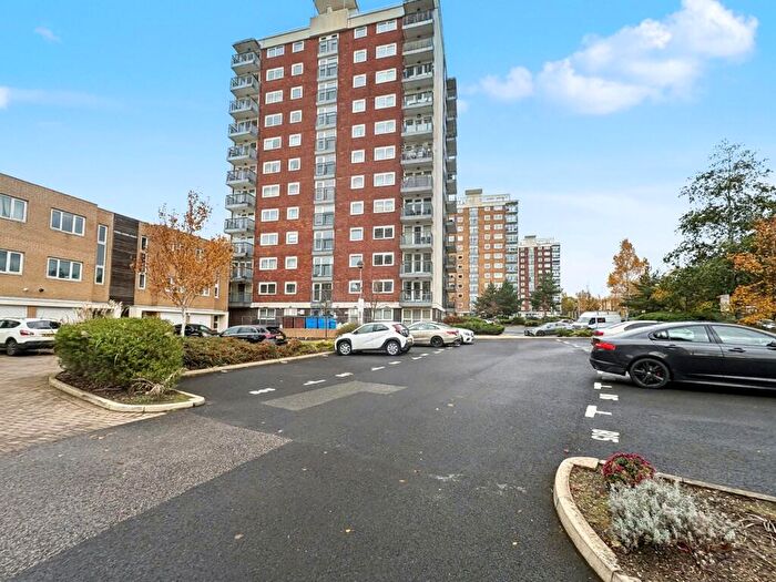 2 Bedroom Apartment For Sale In Lakeside Rise, Manchester, M9
