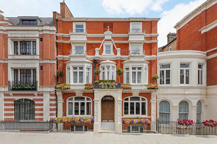 4 Bedroom Town House For Sale In Chesterfield Hill, Mayfair, London, W1J