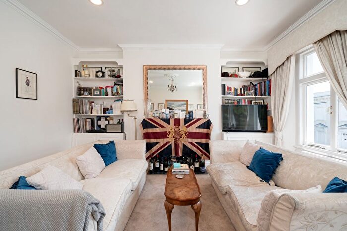 2 Bedroom Maisonette To Rent In Alderney Street, Pimlico, Westminster, London, SW1V