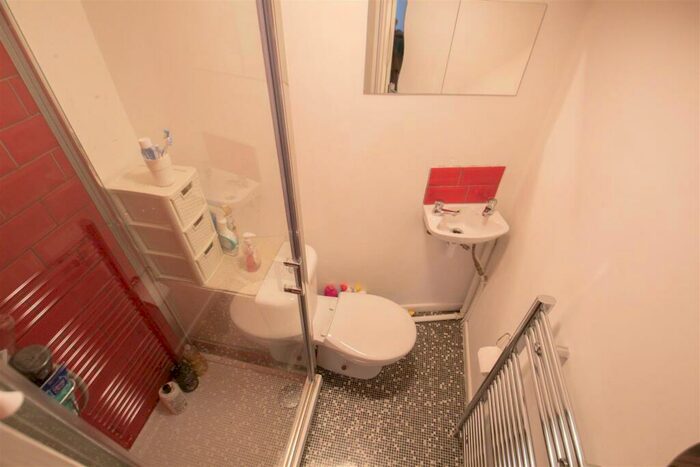 4 Bedroom Terraced House To Rent In Thornville View, Hyde Park, Leeds, LS6