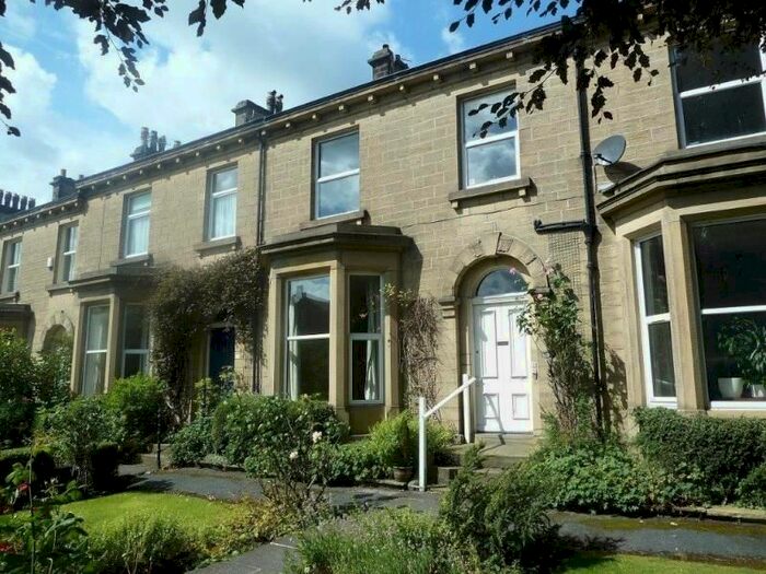 1 Bedroom Flat To Rent In Flat, Park Road, Bingley, BD16