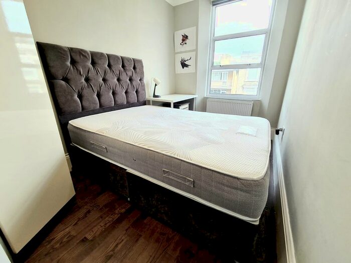 3 Bedroom Flat To Rent In Finborough Road, Earls Court, SW10