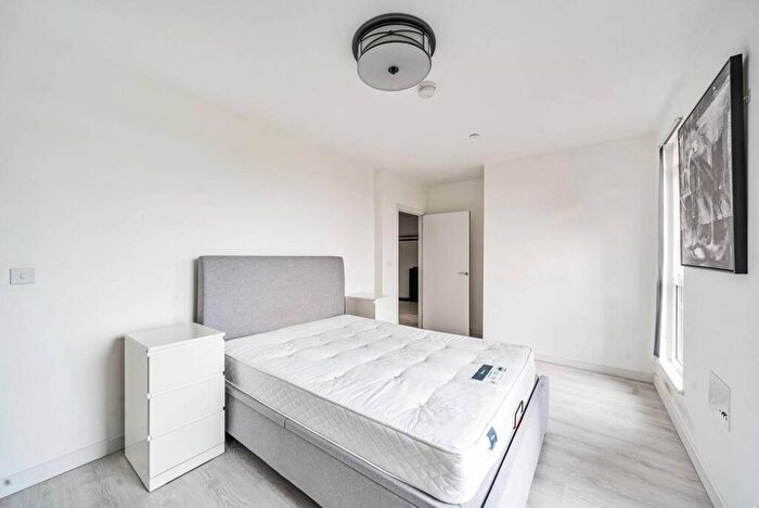 2 Bedroom Flat To Rent In Hendon Waterside, Hendon, London, NW9