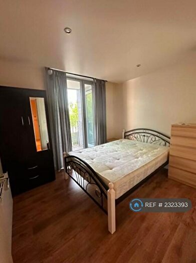 2 Bedroom Flat To Rent In Bacon Street, London, E2