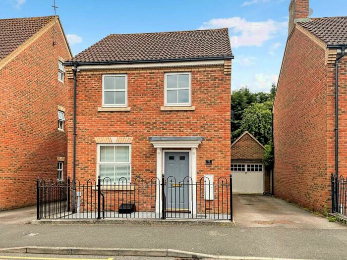 3 Bedroom Detached House To Rent In Great Meadow Way, Fairford Leys *Zero Deposit Option*, HP19