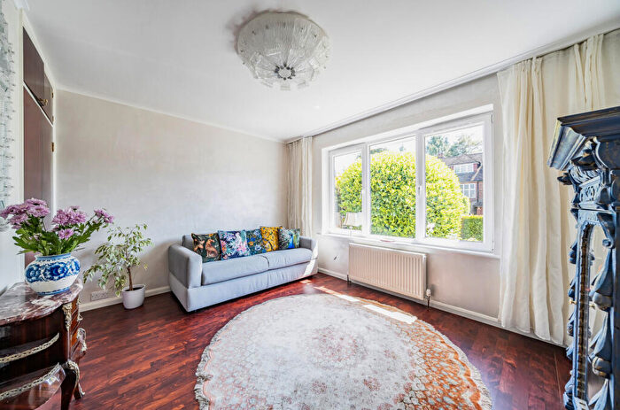 4 Bedroom Detached House For Sale In Turnoak Avenue, Woking, Surrey, GU22