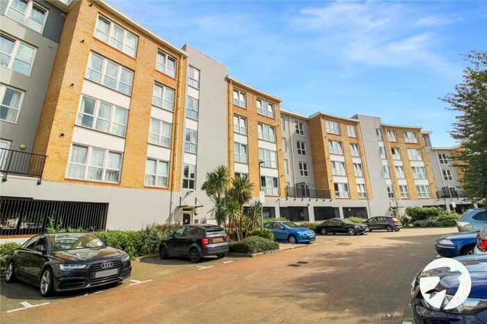 1 Bedroom Flat To Rent In Admirals Way, Gravesend, DA12